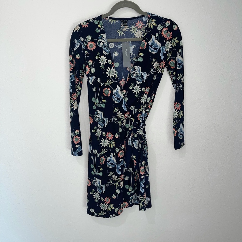 NWT: Ann Taylor Dark Floral Wrap Dress sz 00P